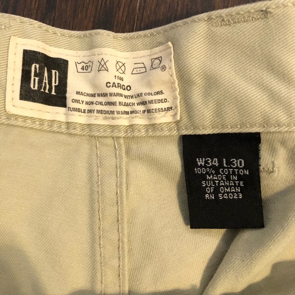 Gap khakis cargo pants size 34X 30 measuring 35.5W - Picture 3 of 5